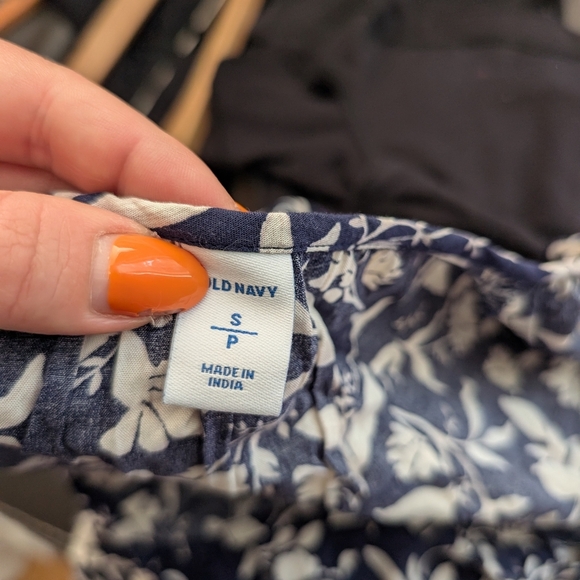 NWT Old Navy Blue and White Floral Blouse Peasant Style Tiered Flowy Boho Small - Picture 9 of 10